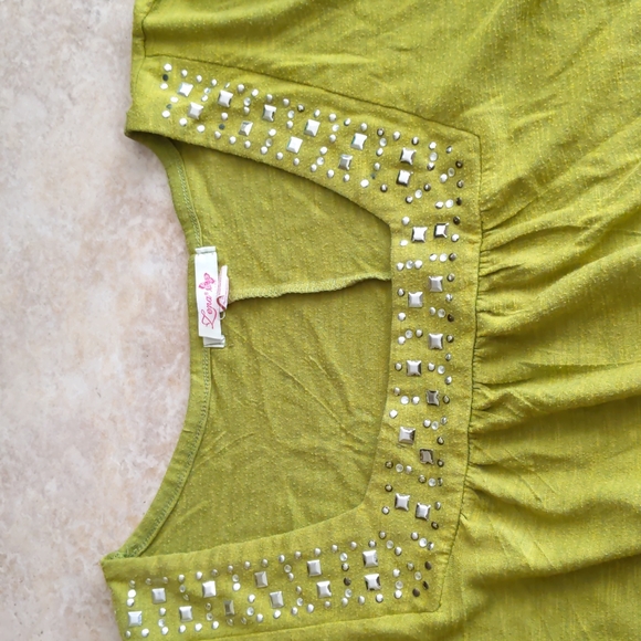 Cute Olive Green Blouse - Picture 2 of 5